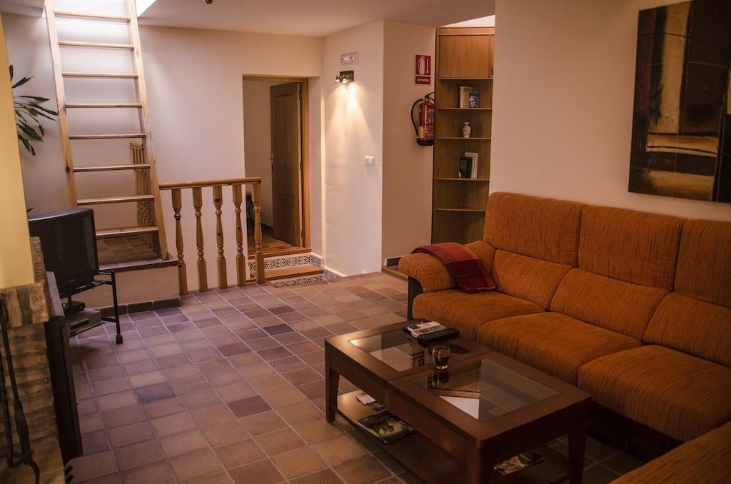 Casa Sierpes Daire Caces Oda fotoğraf